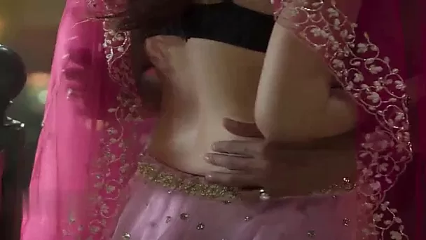 美丽的印度女孩兰迪被性交 - 火辣的色情场景