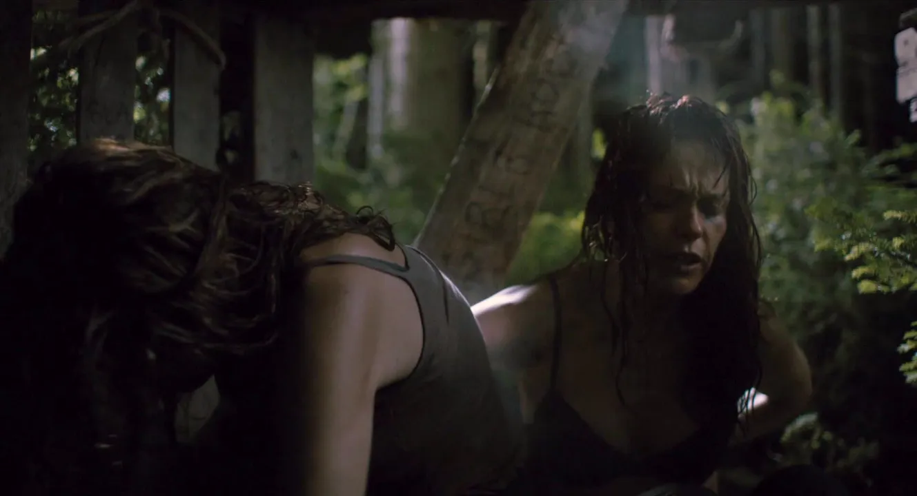 Katie Aselton et Lake Bell se trémoussent et poilent dans Black Rock