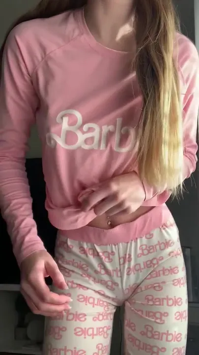 Aimez-vous les ados en forme de Barbie ? 18 ans !