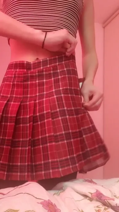 pull my skirt down ❤️am i bigger than you?