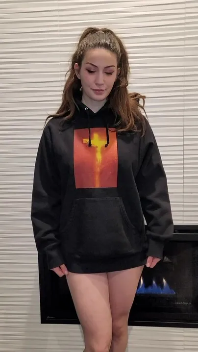 Hoodie tittydrop!