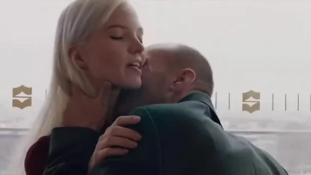 Beijo Sensual Sasha Luss - Celebridade Russa