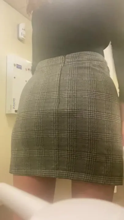 Is it fun to watch me spread my ass for you at work?