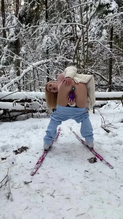 J'aime me masturber dans la nature, ça me rend encore plus excitée