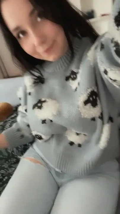 It’s cute sweaters season!
