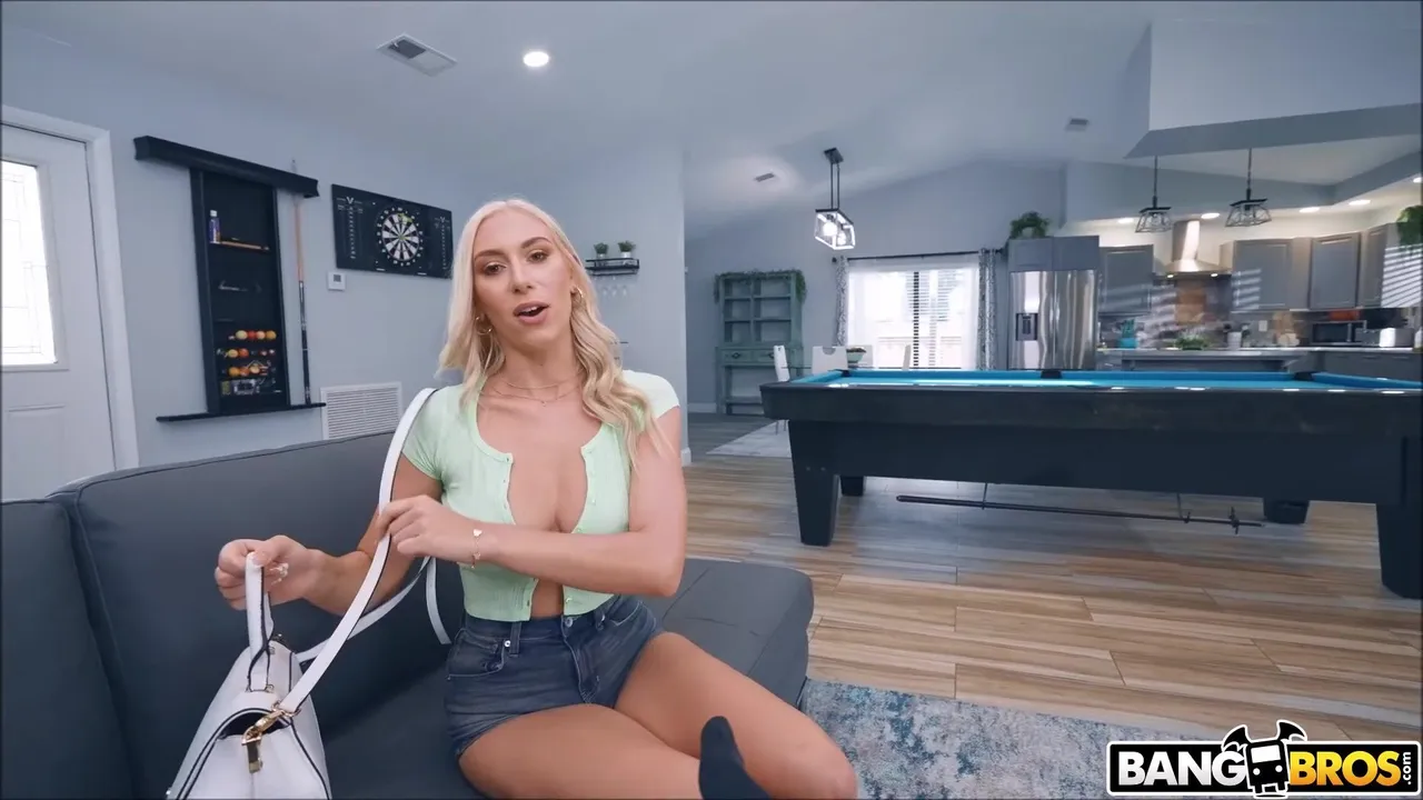 Kay Lovely - Distracted By Tits