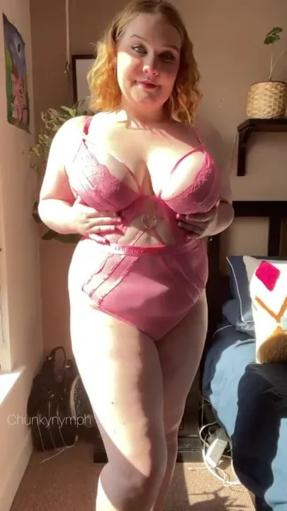 Je me sens toujours super mignonne dans cette lingerie