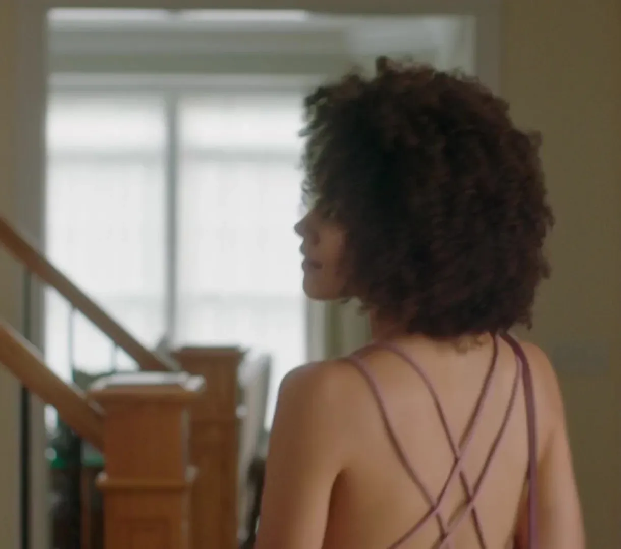 Nathalie Emmanuel in „Holly Slept Over“