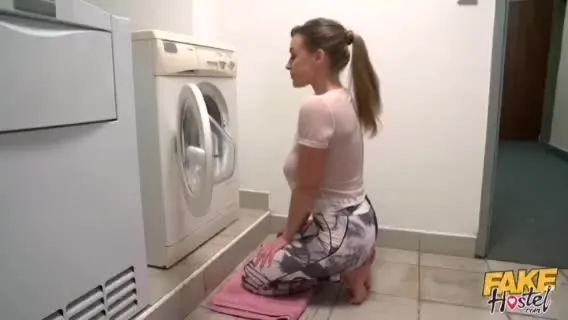 Josephine Jackson - Steckt in einer Waschmaschine fest