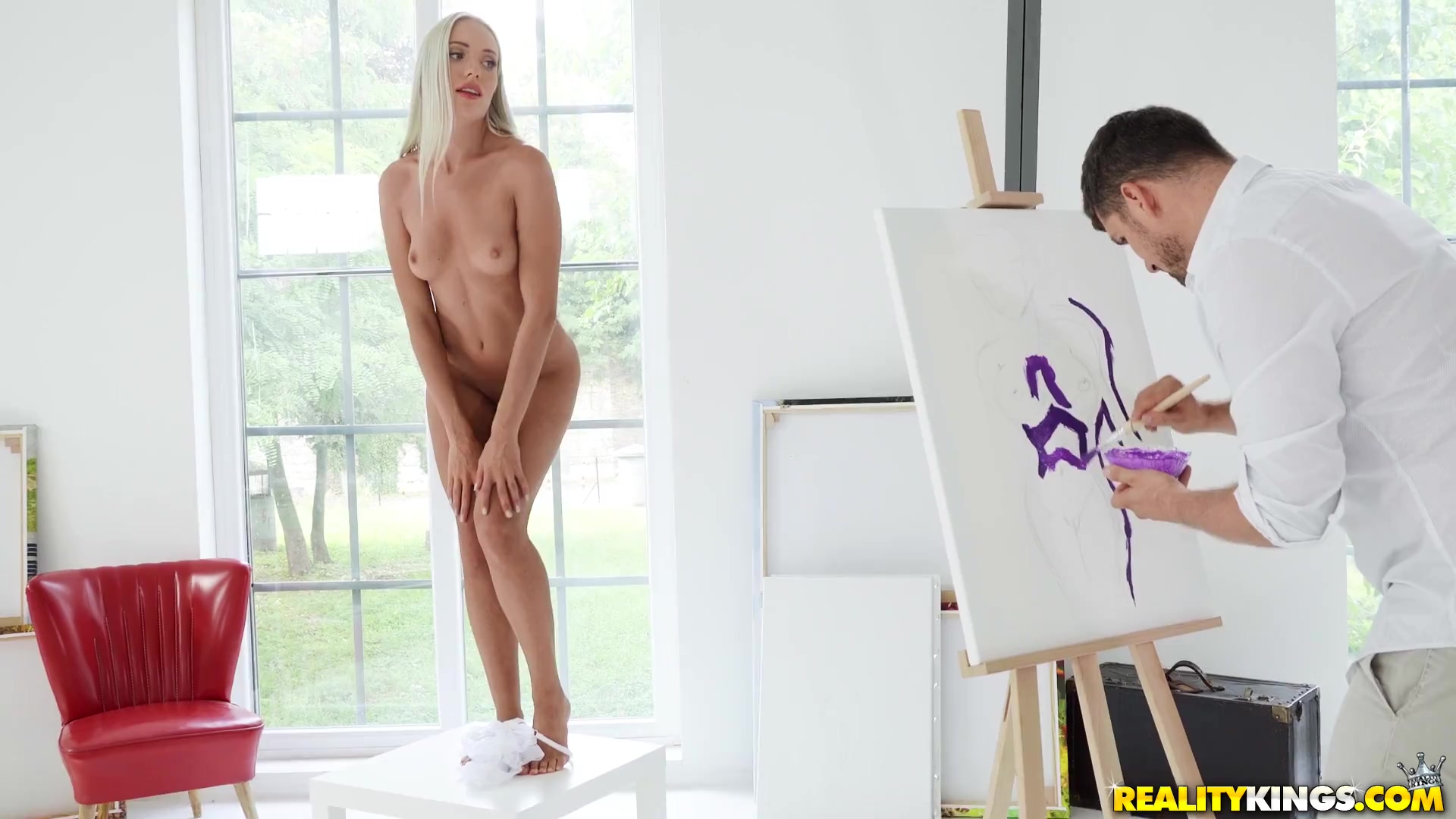 Aktmodel angelika greys verführt die Künstlerin dazu, sich mit ihr zu vergnügen statt zu malen Bild Foto