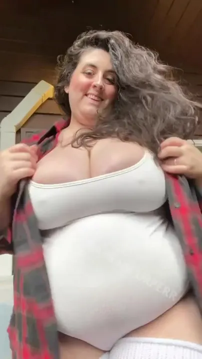Got any wood for this BBW lumberjack?