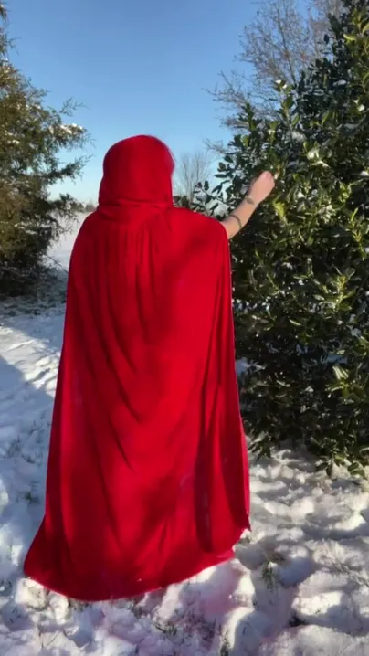 Hey look, it’s little thicc riding hood