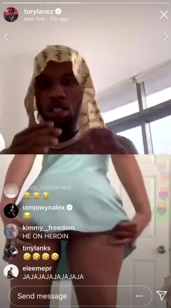 Une fille twerk les fesses nues et montre son plug sur Tory Lanez IG en direct