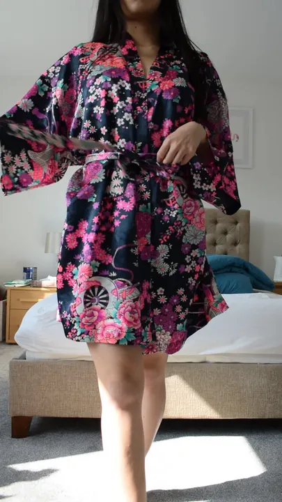 First time posting a vid - do you like my petite 4’11’’ figure?