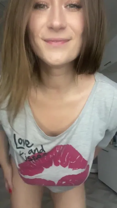 Mi blusa favorita no esconde mal mis tetas