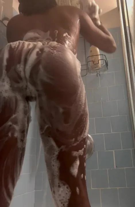 ¿Me reproducirías en la ducha papi?