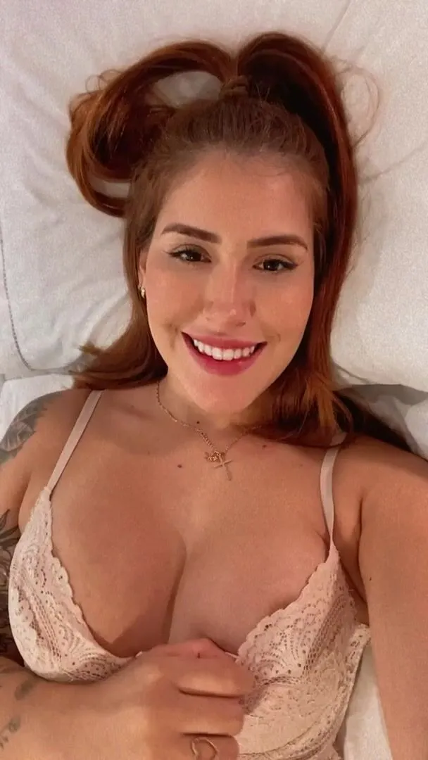 Et une rousse argentine aux gros seins ? Voulez-vous me défoncer ?