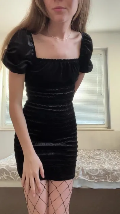 These days when everyone is obsessed with huge tits, does anyone find petite tits sexy?