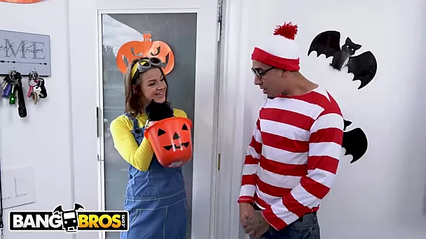 Halloween Fuck - Você pode chupar meu pau porque eu não tenho nenhum doce