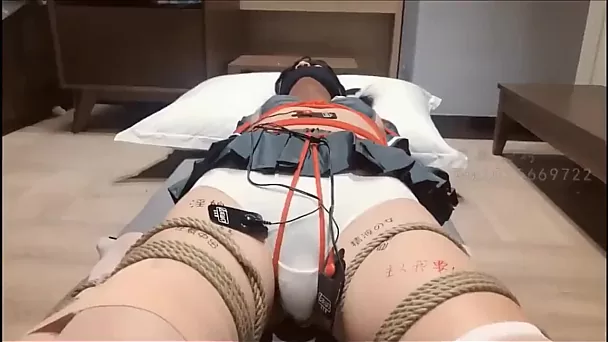 Punição Extrema de BDSM para Estudante Chinesa