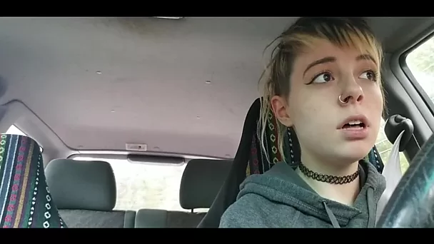 Vibrator in slipje / tiener orgasme in het openbaar tijdens het rijden