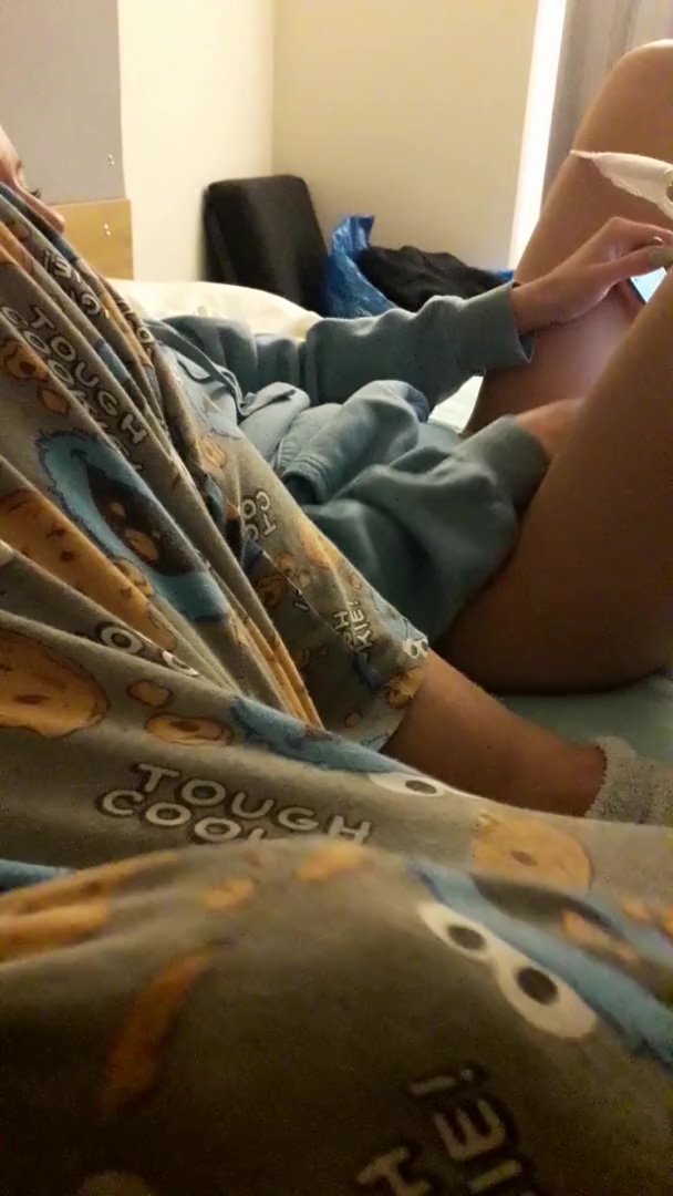 Secretly Filming Me & My Girlfriend Masturbating While Watching Porn