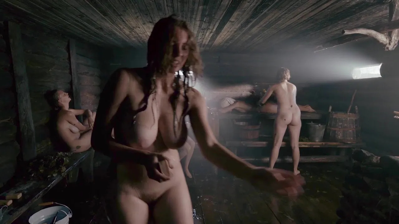 Evgeniya Malakhova e seus amigos tramam fantásticas saunas em The Dawns Here Are Quiet