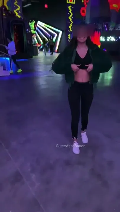 Always be alert, you never know when your local Reddit girl is out having fun in public.