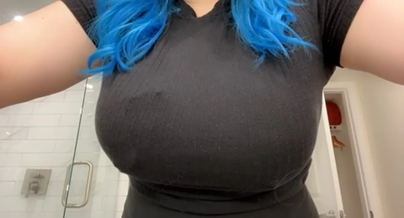 Freeing my 36H tits for you!!