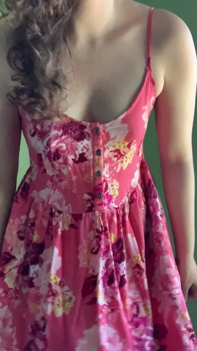 bunda revelada sob meu vestido de verão