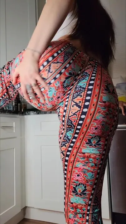 Who ordered a PAWG ass in flare pants?