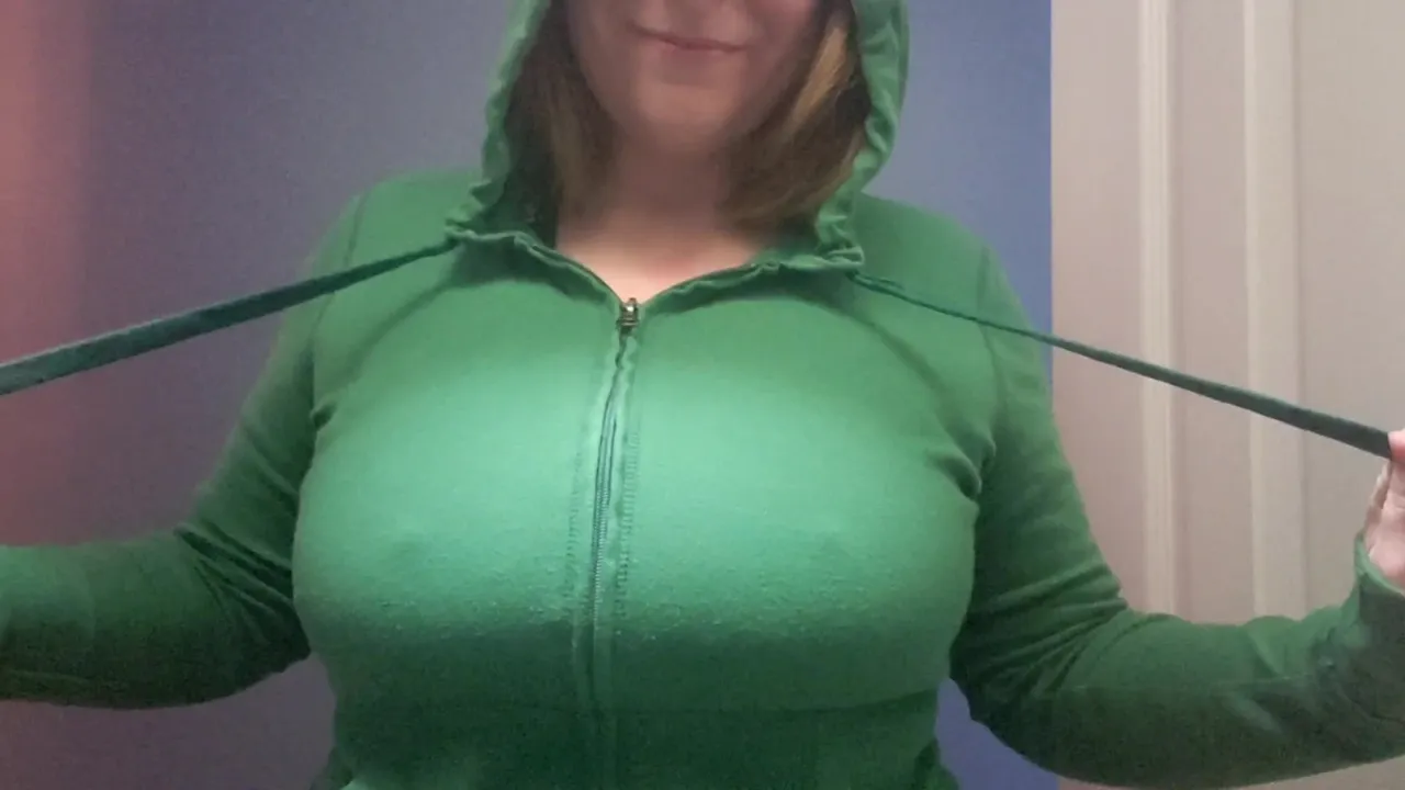 My 36 year old mommy titties may not drop as perfect as the younger ones here...but damn I still have so much fun and love showing them to you and that's what matters