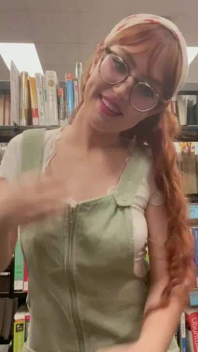 ¿La gente todavía va a las bibliotecas? Cada vez que flasheo, nadie está aquí para atraparme ☺️