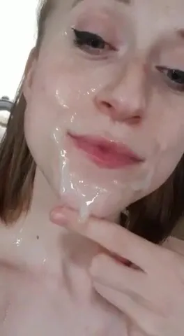 Oh j'adore lécher un bon soin du visage