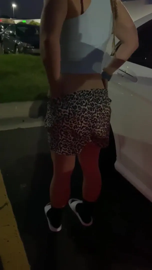 in the gym parking lot .... hope some hot dads saw my ass <3