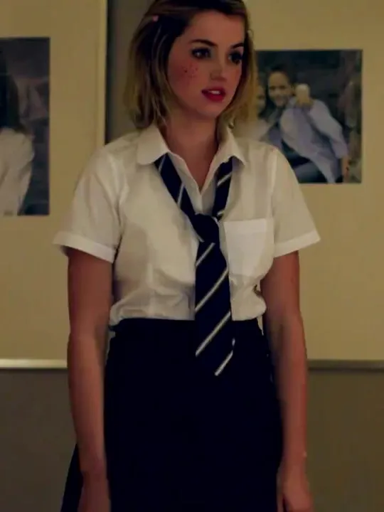 Ana De Armas em "Knock Knock"