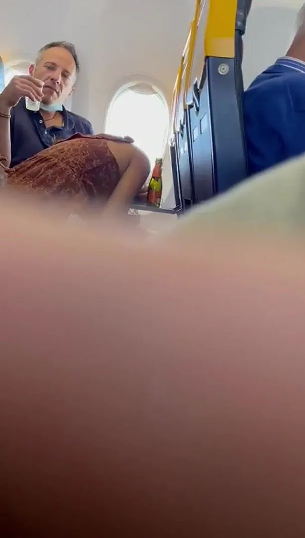 Airplane Blowjob…nobody’s going to notice