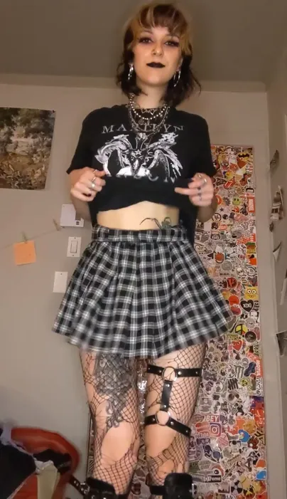 wanna see what my goth butt can hold?