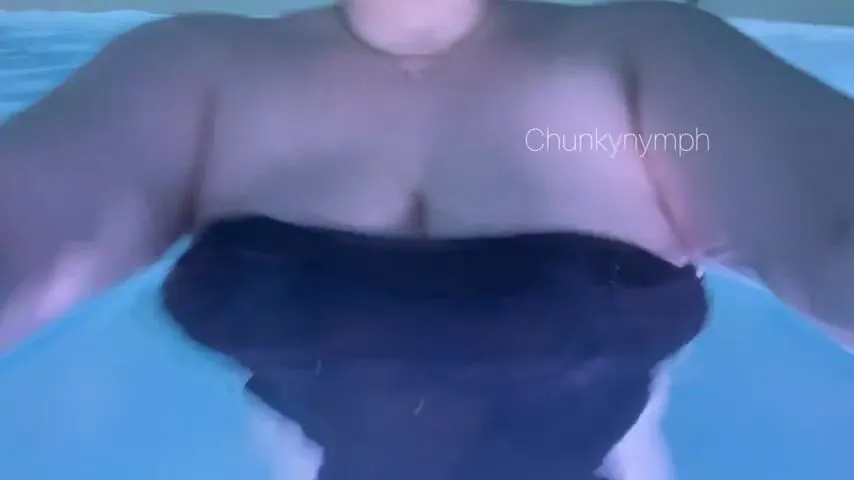 Flashing at the hotel pool