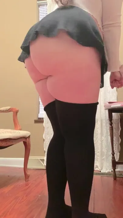 thick thighs and a jiggly ass for you ❤️