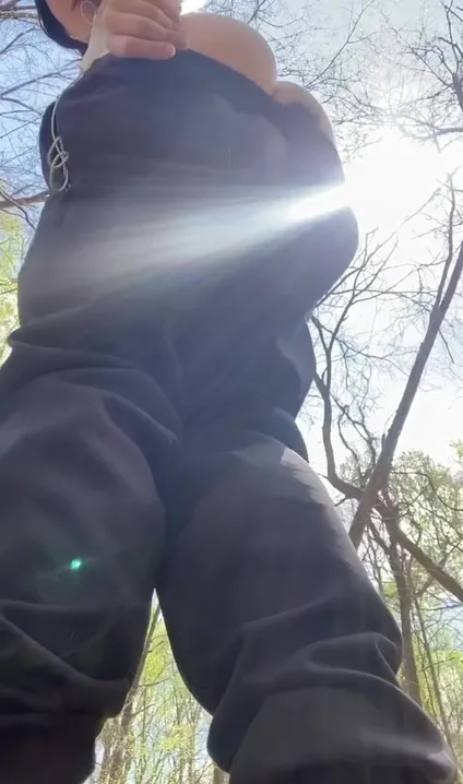 Jogger local POV quiere sexo anal al costado del sendero