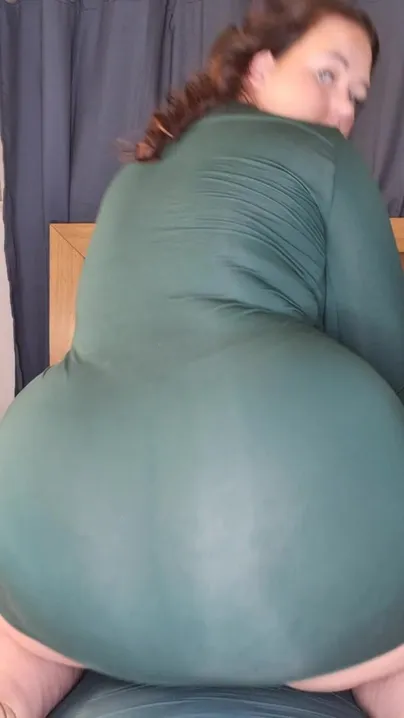 Green really slaps on my booty :P