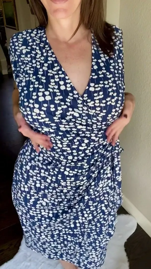 From Mom to MILF in a matter of seconds... 40F