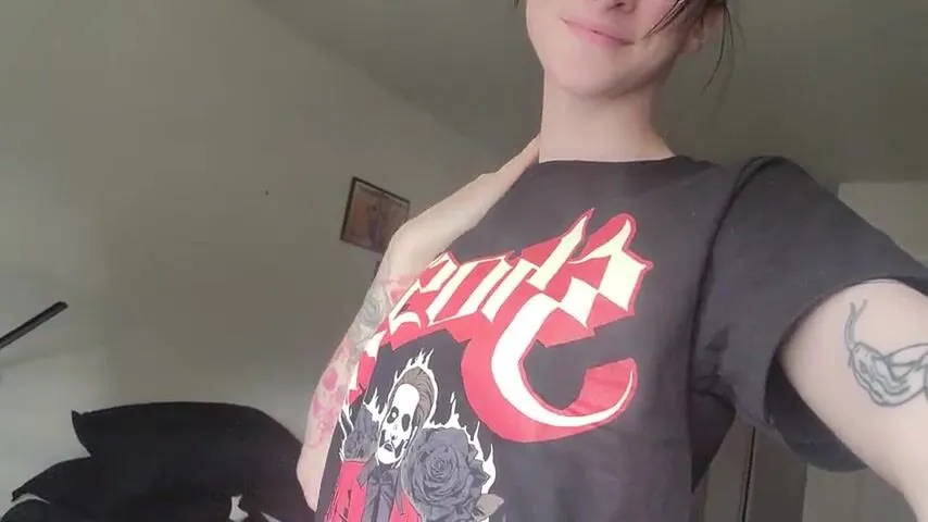 ever wondered what a goth girls pussy tastes like?