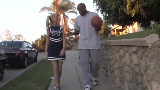 Cheerleader chick takes BBC in her hole