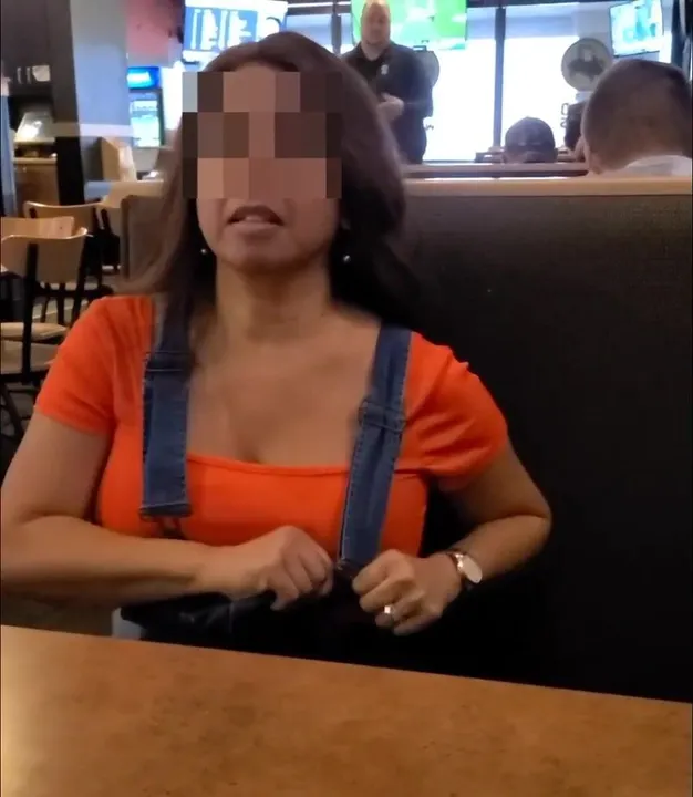 MILF having fun while waiting for food