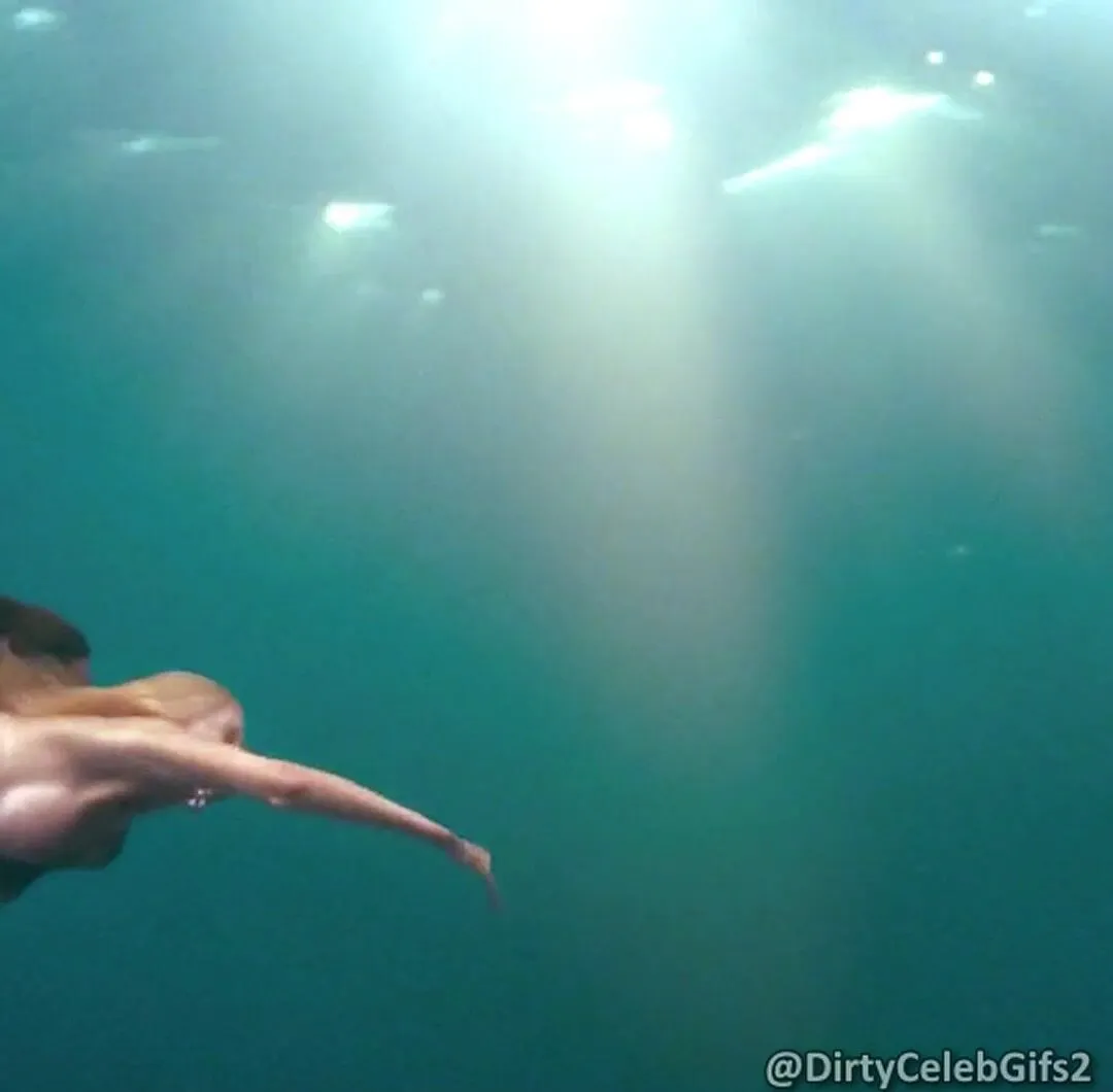 Kelly brook piranha naked