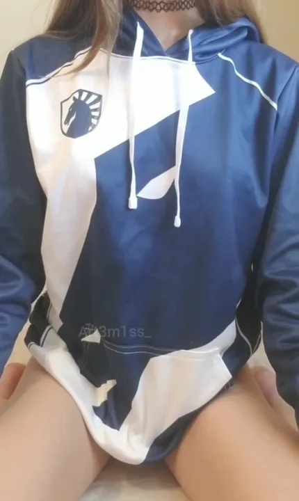 Ich verstecke einen engen Körper unter meinem großen Hoodie