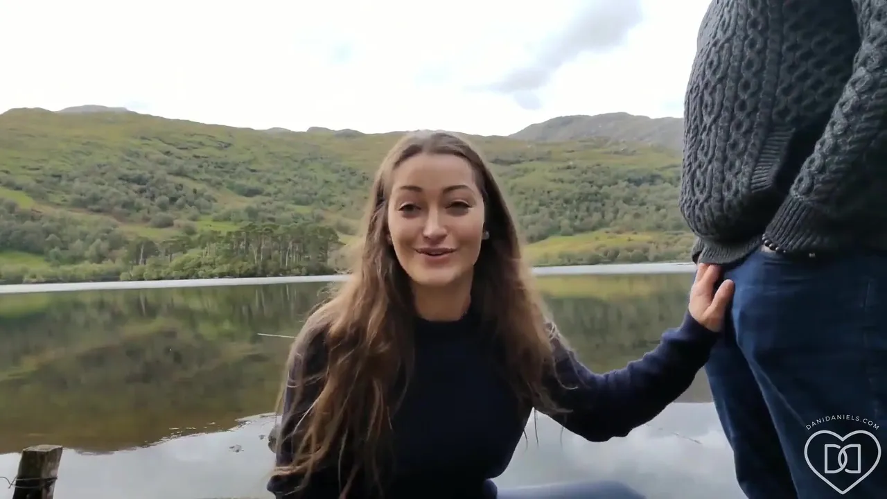 Dani Daniels à beira do lago BJ e creampie