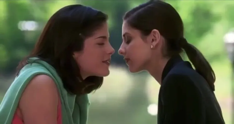 The infamous kiss from “Cruel Intentions”